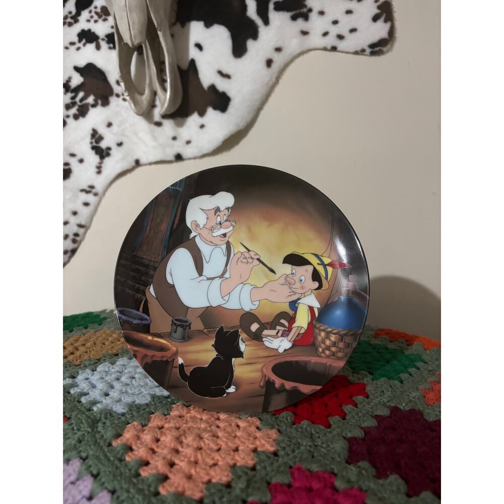 1989 Walt Disney's Pinocchio collector plate titled "Geppetto Creates Pinocchio"